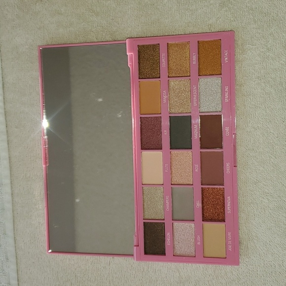 I Heart Revolution Rosé Fizz Palette - Picture 5 of 5
